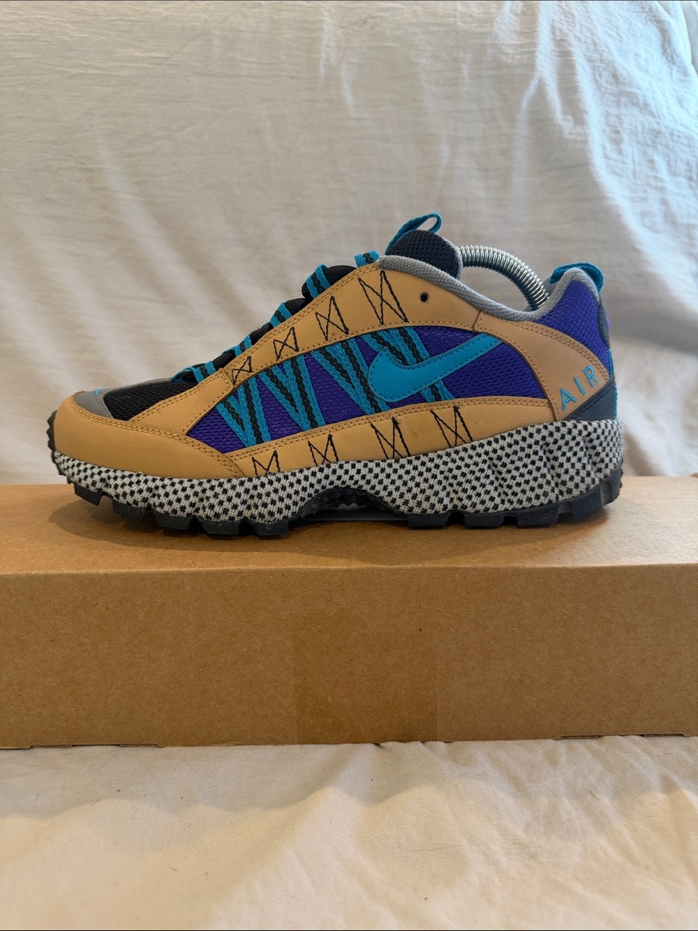 Nike ACG Air Humara 17 elemental gold men’s sz 9 QS